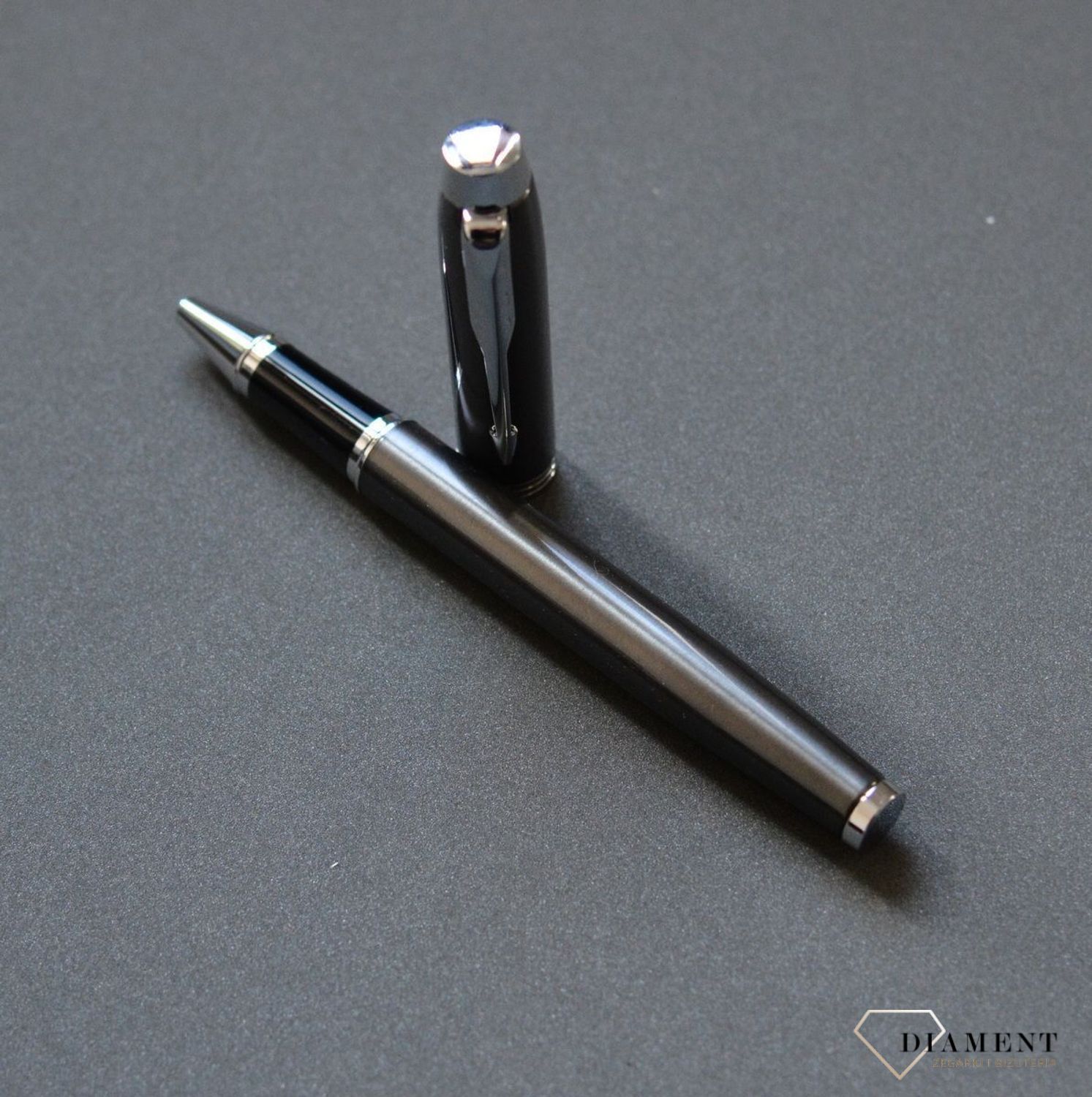 Pióro kulkowe Parker IM Dark Espresso CT [1931664] PIÓRO 1931664. W połączeniu z super jakością, w Twoje ręce trafi pióro, którego używanie przyniesie Ci mnóstwo radości. Korpus pióra wykonany został ze stali szlachetnej. Idealne na prezent (1).jpg